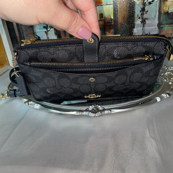 Coach Signature Wallet on Chain / Crossbody - Picture 6 of 8